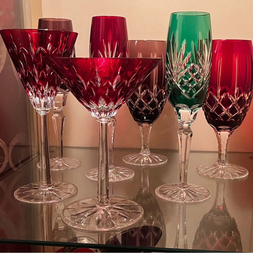 Elegant Crystal Wine and Champagne Glass Set - Red and Green